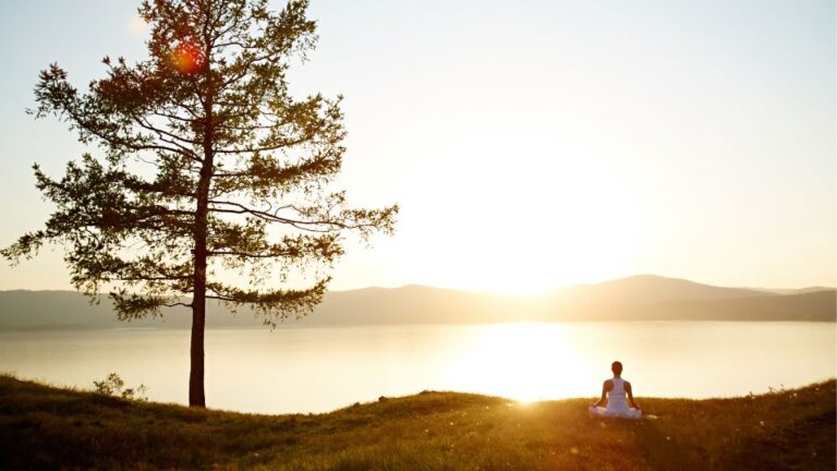 A solitude é um momento de buscar conhecimento próprio.